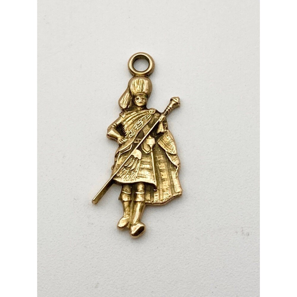 10k yellow gold March’72 charm